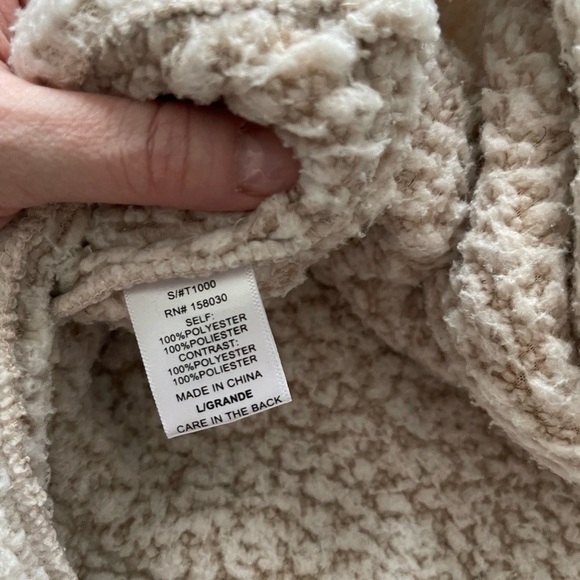 LOVE TREE FAUX FUR RED/CREAM ZIPPER PULLOVER SIZE L - Picture 6 of 6